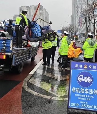 武進(jìn)萬(wàn)達(dá)周邊嚴(yán)管非機(jī)動(dòng)車違停 違停車輛將依法拖移保障道路暢通